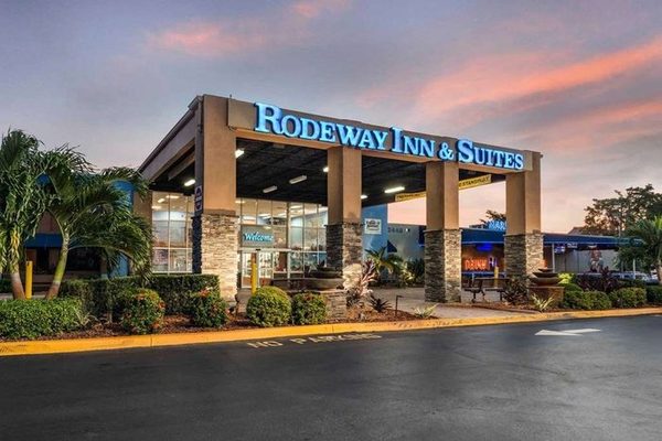 Rodeway Inn Suites Fort Lauderdale Airport Port Everglades Cruise Port Hotel — Property