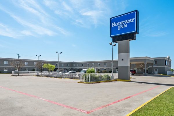 Rodeway Inn — Property