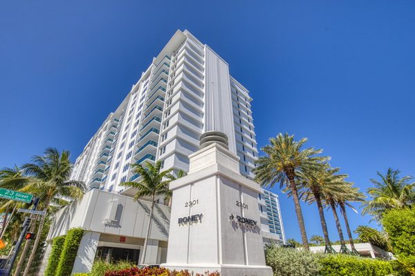 Roney Palace Condominium Miami Beach Florida — Property