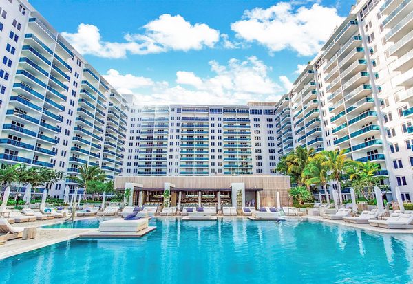 Roney Palace Condominium Miami Beach Florida — Property