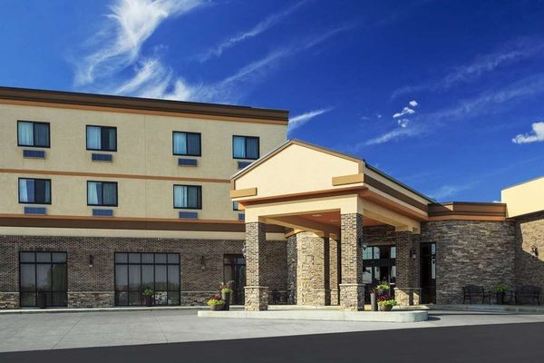 Roosevelt Grand Dakota SureStay Collection By Best Western — Property