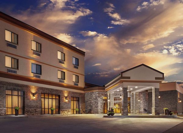 Roosevelt Grand Dakota SureStay Collection By Best Western — Property
