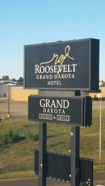 Roosevelt Grand Dakota SureStay Collection By Best Western — Property