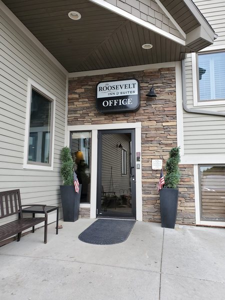 Roosevelt Inn Suites — Property