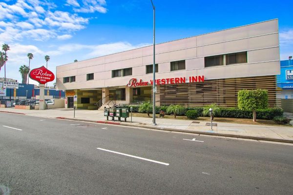 Rotex Western Inn Los Angeles California — Property