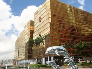 Royal Pacific Hotel — Property