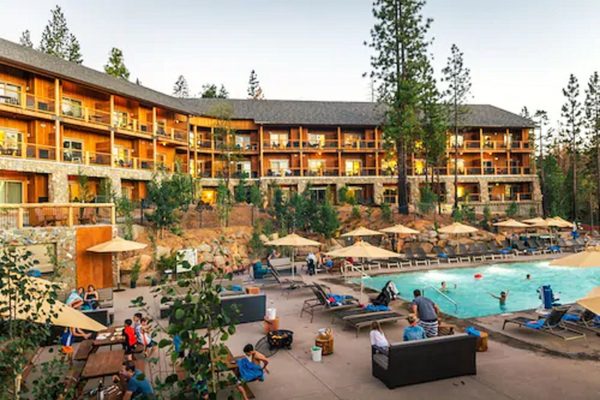Rush Creek Lodge At Yosemite — Property