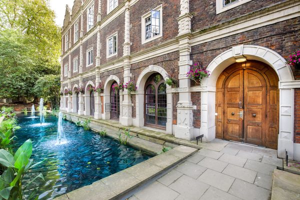 Safestay London Kensington Holland Park — Property