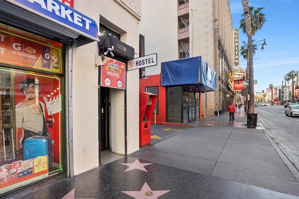 Samesun Hollywood Los Angeles California — Property
