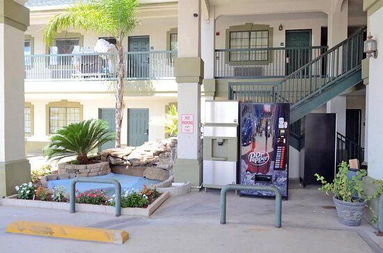 Scottish Inn Suites Reliant Park Six Flags — Property