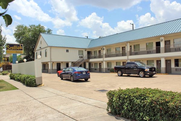 Scottish Inn Westcott — Property