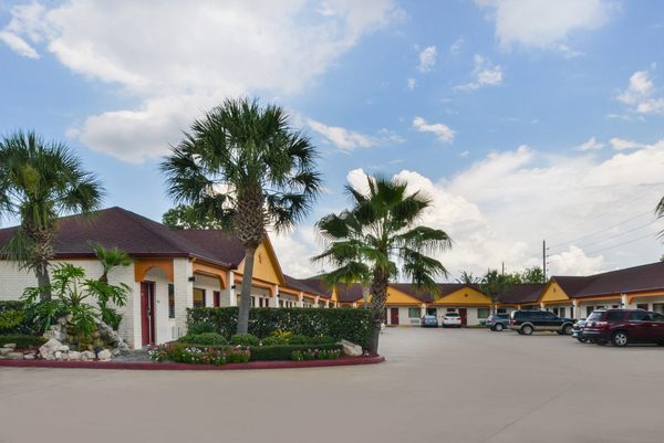 Scottish Inns Suites Houston Hwy 6 South — Property