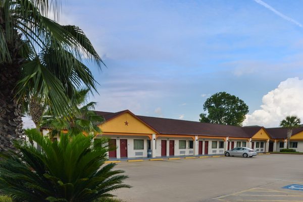Scottish Inns Suites Houston Hwy 6 South — Property