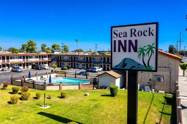Sea Rock Inn Los Angeles California — Property