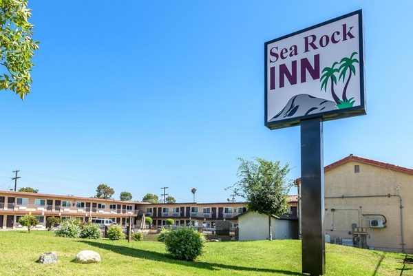 Sea Rock Inn Los Angeles California — Property
