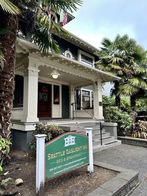 Seattle Gaslight Inn — Property
