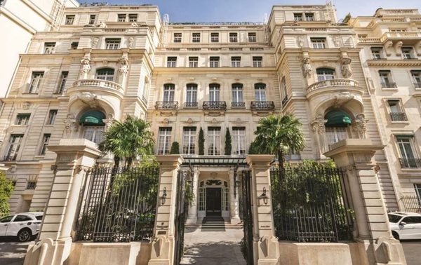 Shangri La Paris — Property
