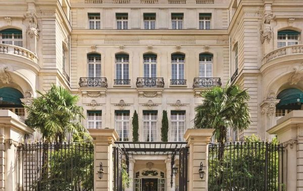 Shangri La Paris — Property