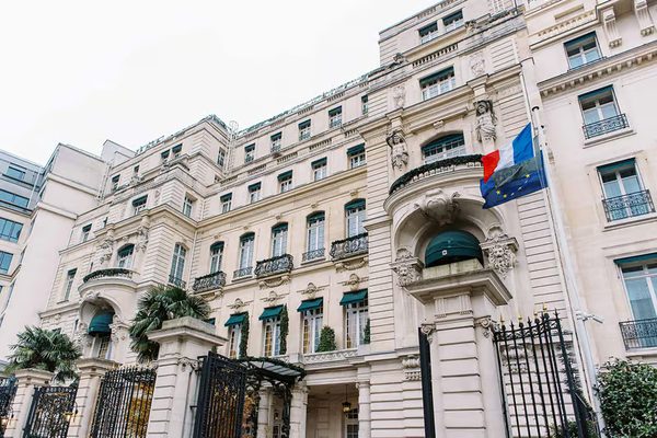 Shangri La Paris — Property