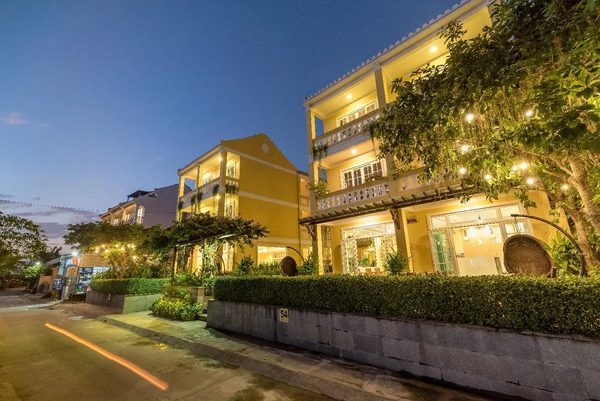 Shoreline Stay — Property