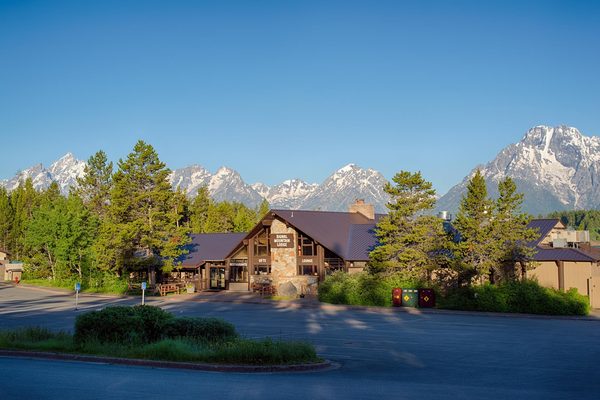 Signal Mountain Lodge — Property