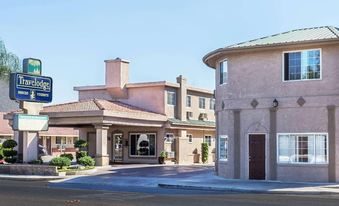 Signature Inn Merced Yosemite Parkway — Property