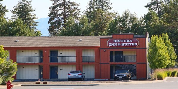 Sisters Inn and Suites — Property