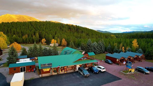 Sky Eco Glacier General Store and Cabins Coram Montana — Property