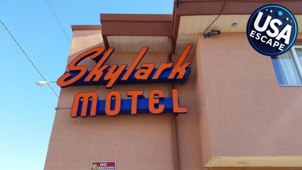 Skylark Motel Chicago Illinois — Property