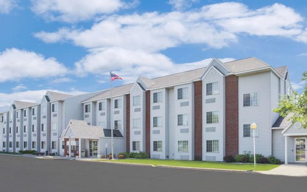 Sleep Inn Suites Fond du Lac — Property