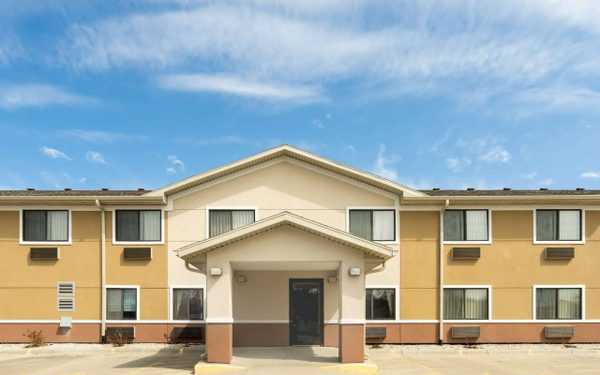 Sleep Inn Suites Fond du Lac — Property