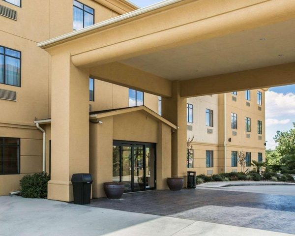 Sleep Inn Suites Hwy 290 NW Freeway — Property