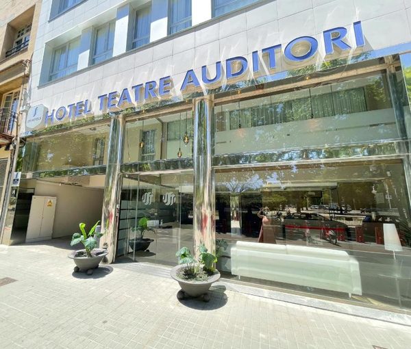Sm Hotel Teatre Auditori Barcelona Catalonia — Property