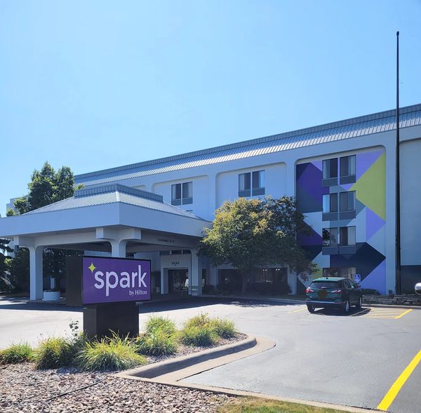 Spark By Hilton Green Bay — Property
