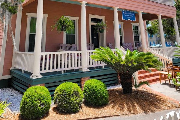Spencer House Inn Bed and Breakfast St Marys Georgia — Property