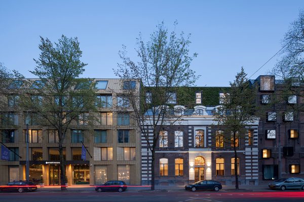 Spinoza Suites — Property