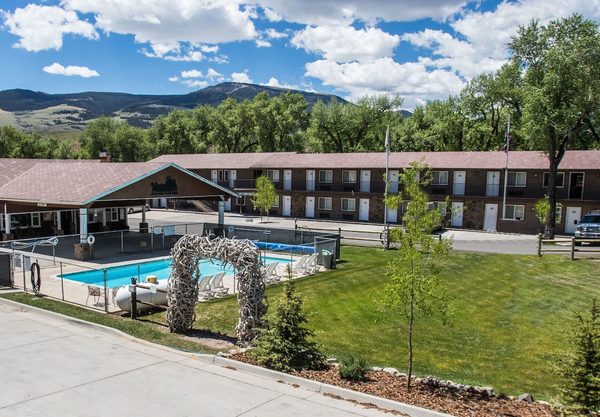 Stagecoach Inn Suites — Property