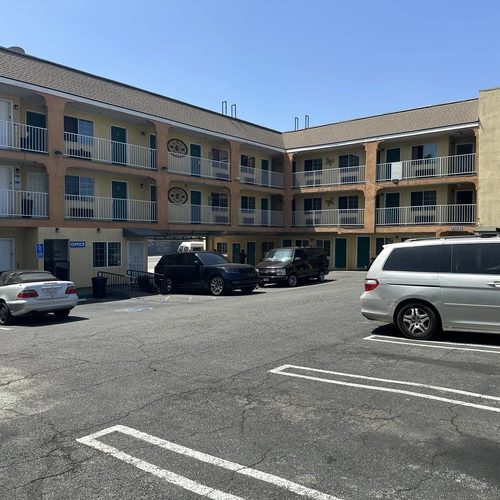 Starlight Inn La Brea Los Angeles California — Property