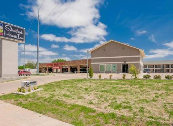 Stratford House Inn and Suites — Property