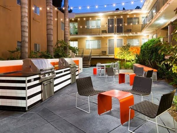 Student Inn International Hostel Los Angeles California — Property