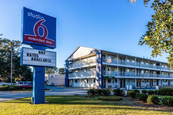 Studio 6 Extended Stay Savannah GA — Property