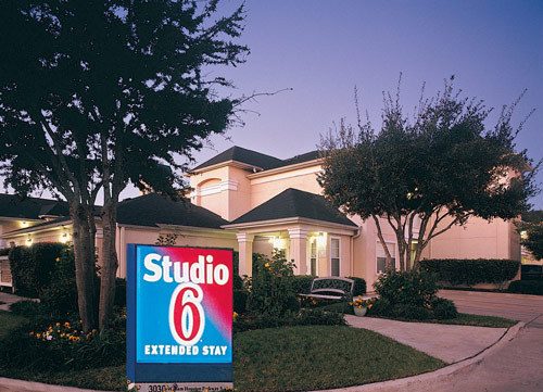 Studio 6 Houston Westchase — Property