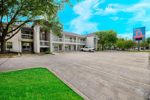 Studio 6 San Antonio Medical Center — Property