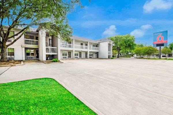 Studio 6 San Antonio Medical Center — Property