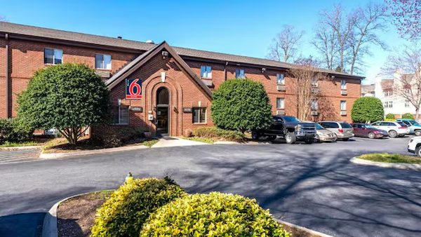 Studio 6 Suites Charlotte NC Tyvola Rd Executive Park — Property