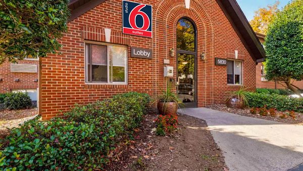 Studio 6 Suites Charlotte NC Tyvola Rd Executive Park — Property