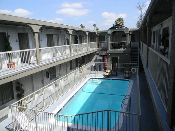 Studio Inn Van Nuys Los Angeles California — Property