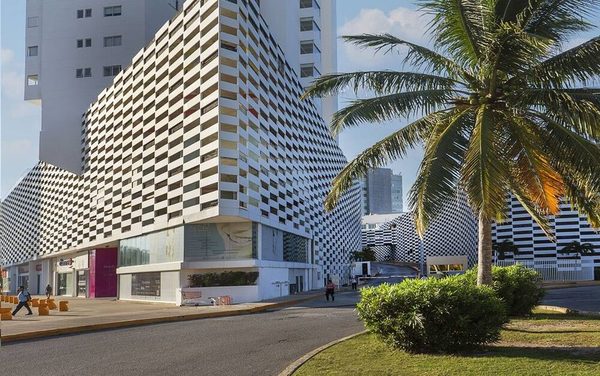 Suites Malecon Cancun — Property