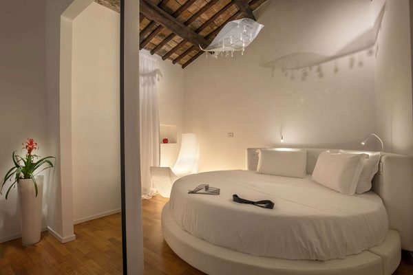 SuiteSistina for Brave Lovers — Property