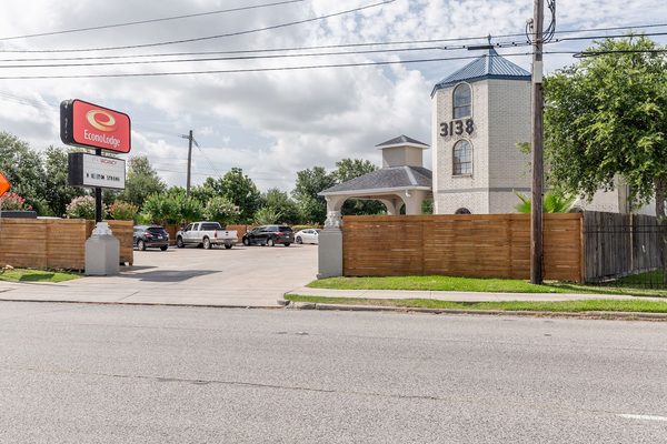 Summit Inn Houston Medical Center NRG Park — Property